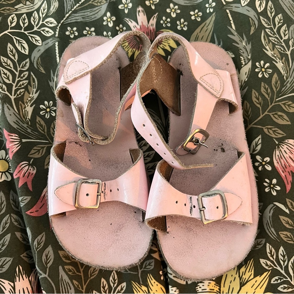 Pink patent leather Sun Sandals
